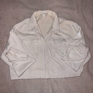 Alo Yoga- Renown Cropped Button Up Jacket in Ivory
